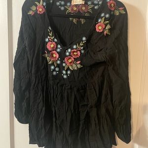 Altar’d State embroidered top Size S EUC